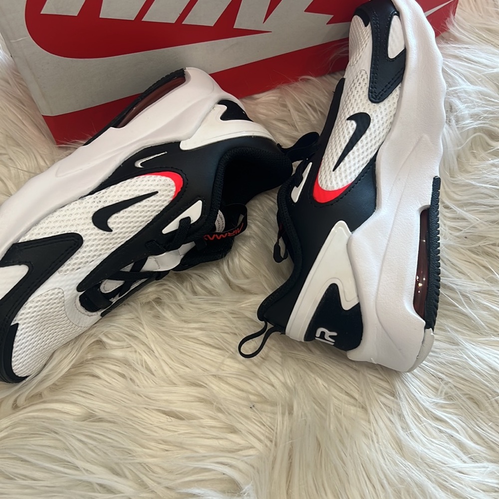 Nike - Picture 6 of 8